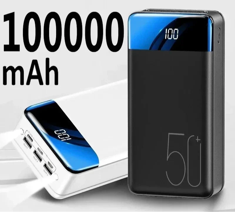 Powerbank 100000 mAh med digitalt display, USB-porte og moderne design i sort og hvid. Høj kapacitet, bærbar oplader til mobil og tablet.