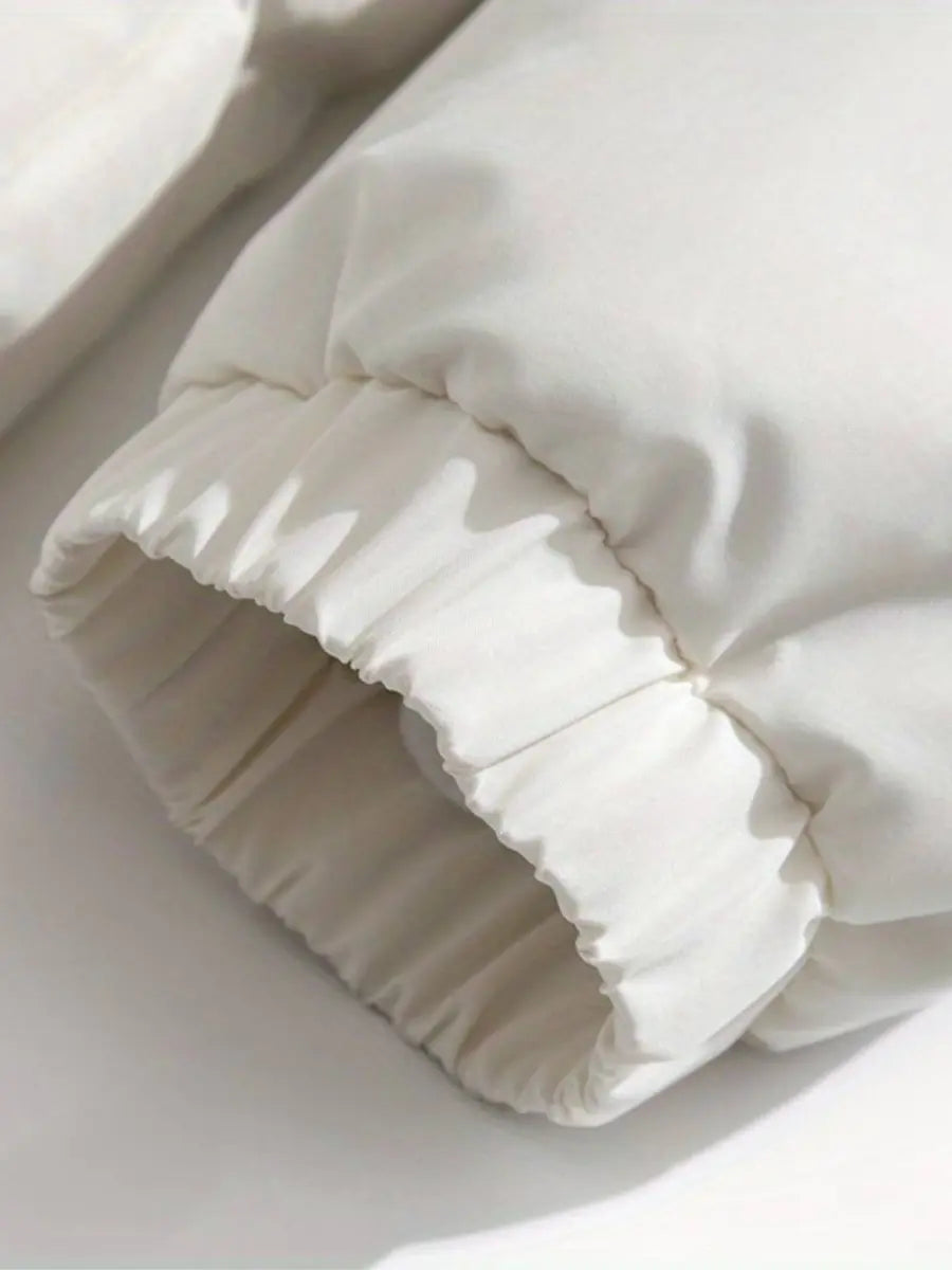 Hvid dunjakkeærme med elastisk manchet, vinterjakke, varm og stilfuld, perfekt til koldt vejr, moderne design, komfortabel pasform.