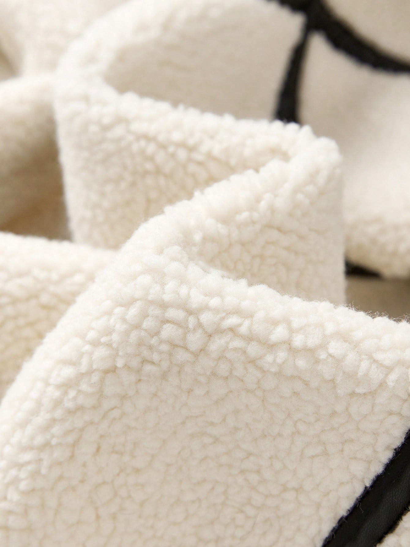 Luksusowa kurtka motocyklowa z pluszowego materiału dla kobiet o miękkiej fakturze i nowoczesnym kroju