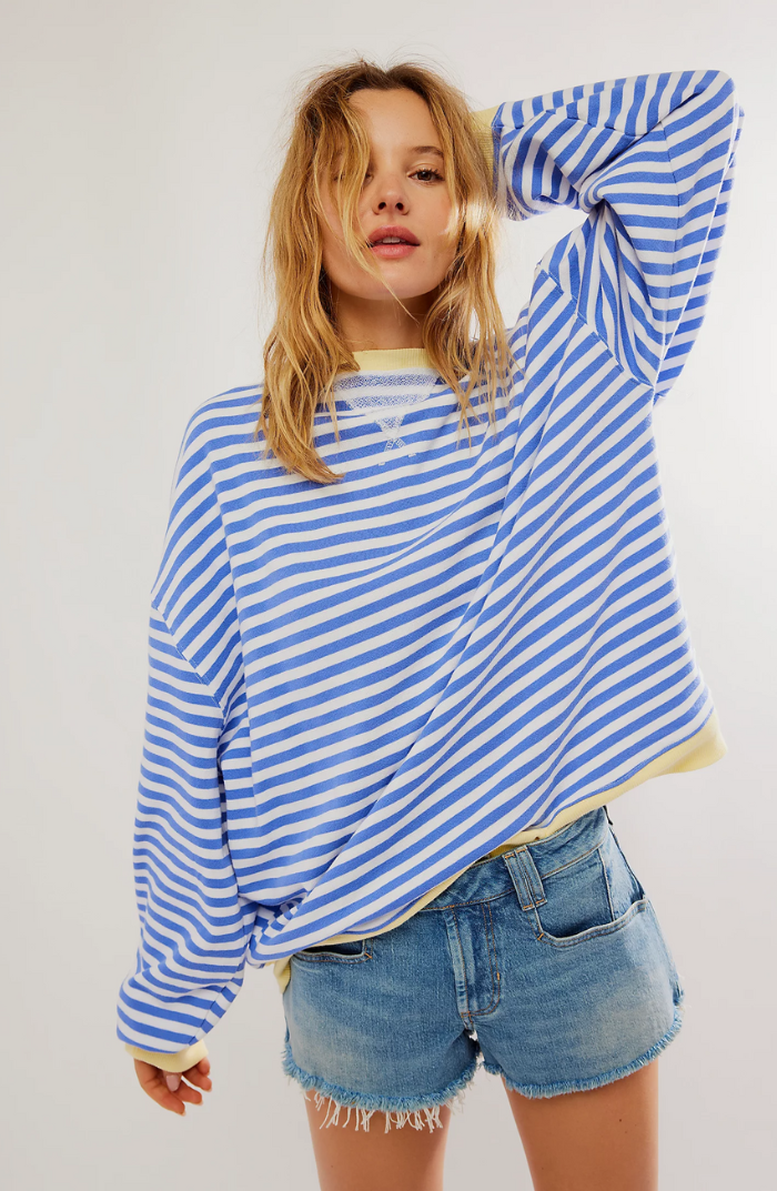Elyna | Oversized svetr s pruhy - sezónní must-have v módě