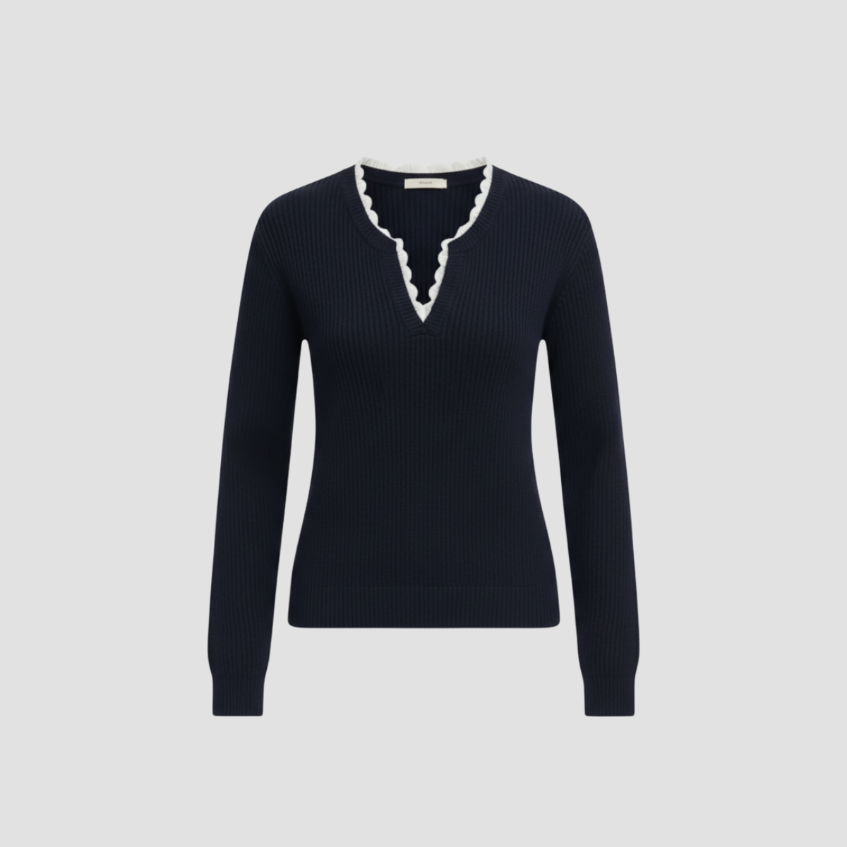 Pull tricoté pour femmes avec bord ondulé et col roulé élégant