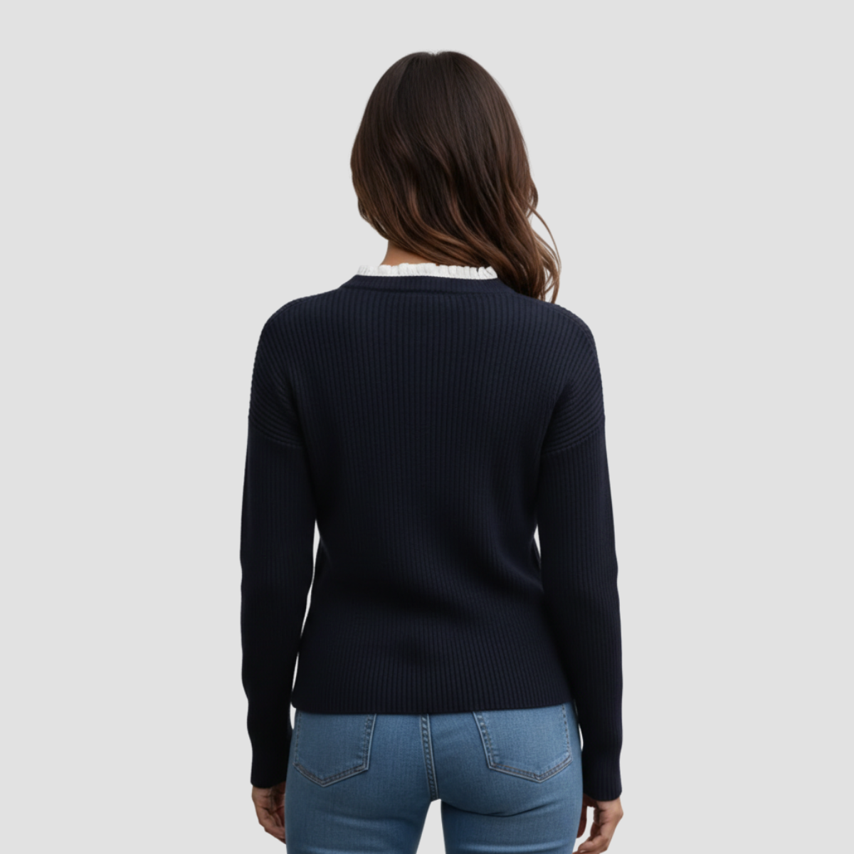 Pull tricoté pour femmes avec bord ondulé et col roulé élégant