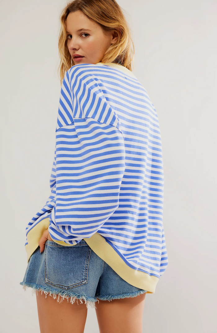 Elyna | Oversized svetr s pruhy - sezónní must-have v módě