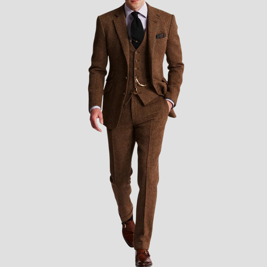 Brun tweed jakkesæt til mænd, tredelt med vest, klassisk design, formelt herretøj, ideelt til business og elegante begivenheder.