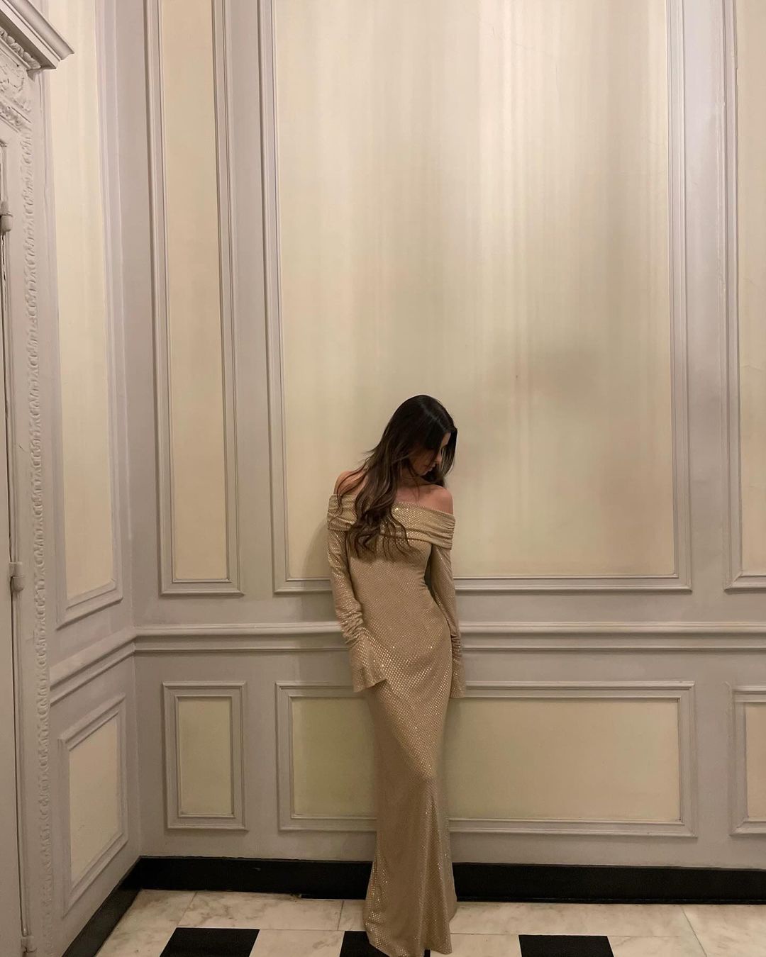 Luna - Trblietavé maxi šaty s odhalenými ramenami