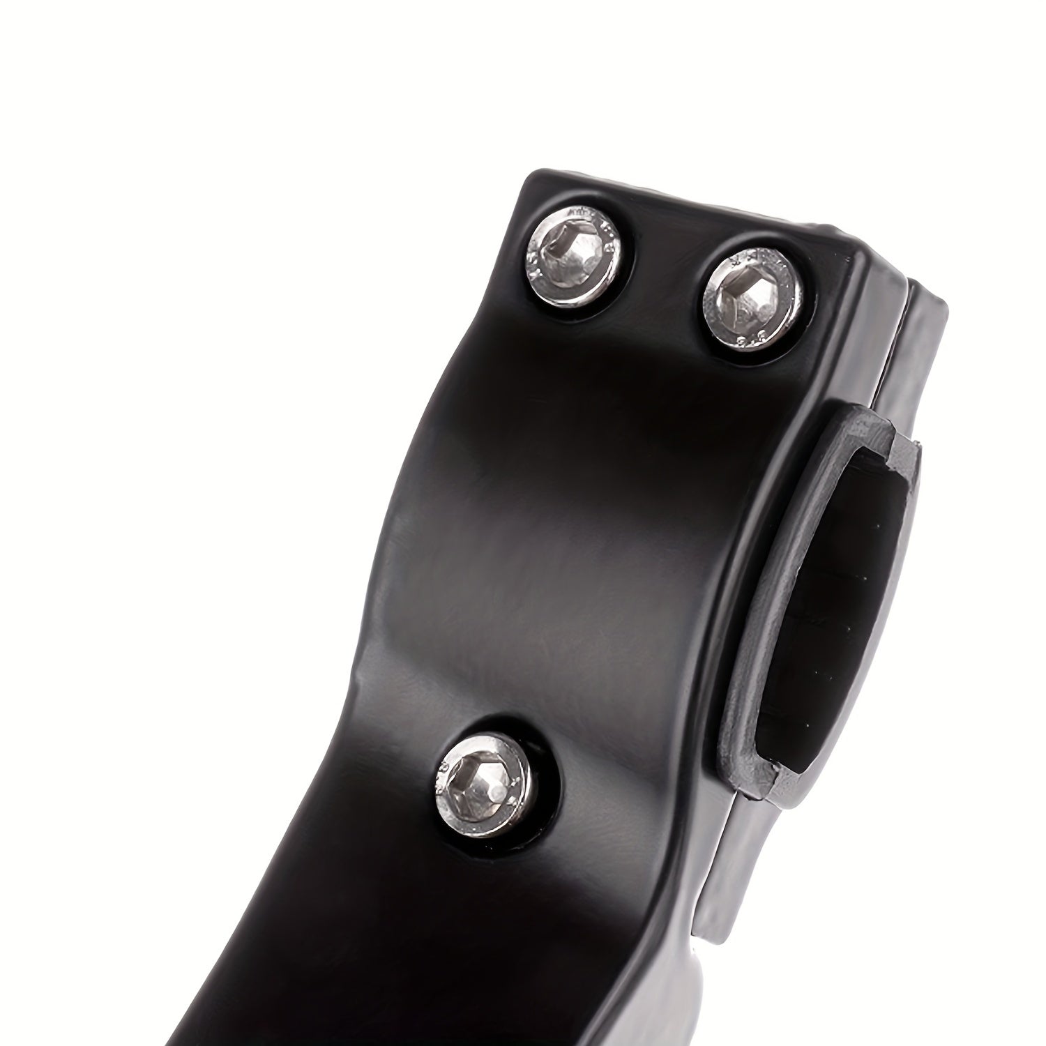 Sort cykelstyrstamme med fire skruer, robust design, velegnet til mountainbikes og racercykler. Høj kvalitet, letvægtsmateriale, nem installation.