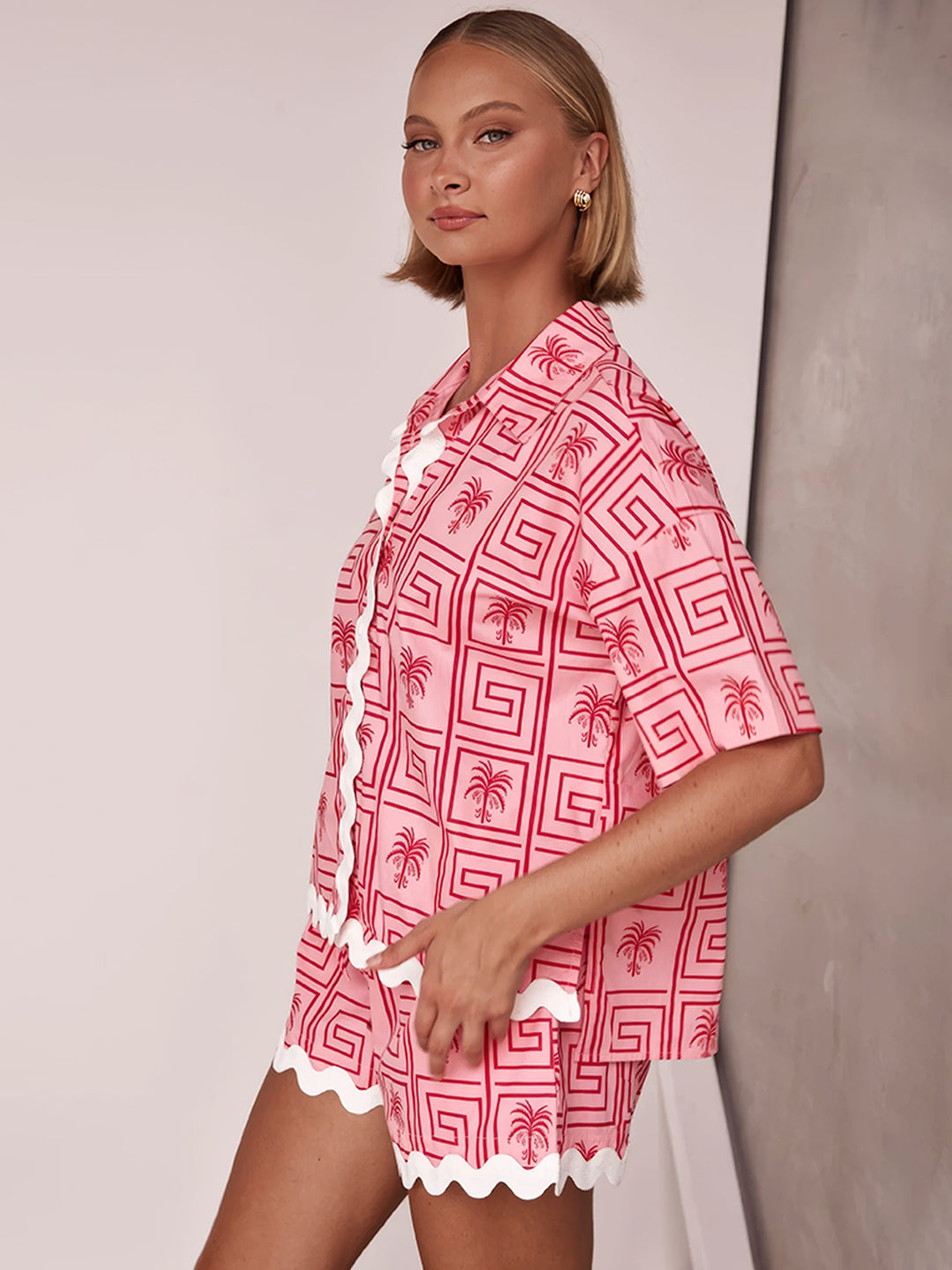 Μοντέρνο καλοκαιρινό σετ για άνετες και κομψές καλοκαιρινές μέρες