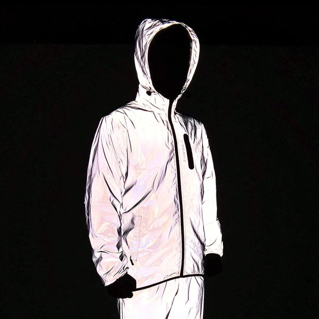 Reflekterende jakke med hætte i mørke, unisex design, ideel til natløb og cykling. Høj synlighed, sikkerhedstøj, moderne stil.