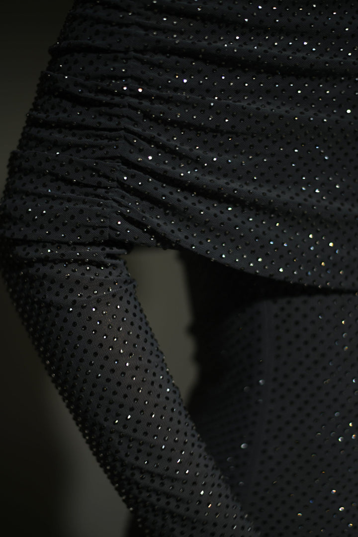 Luna - Trblietavé maxi šaty s odhalenými ramenami