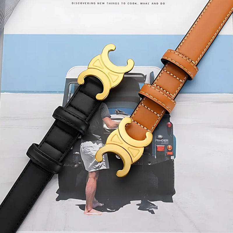 To bælter med guldspænder på en bog med et billede af en mand ved en bil. Læderbælter i sort og brun, stilfuldt design, modeaccessories.