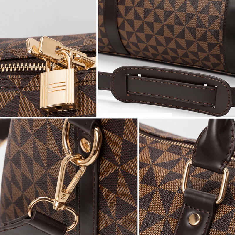 Brun lædertaske med geometrisk mønster, guld lynlås og lås. Detaljeret visning af rem og karabinhage. Stilfuldt design, luksus tilbehør.