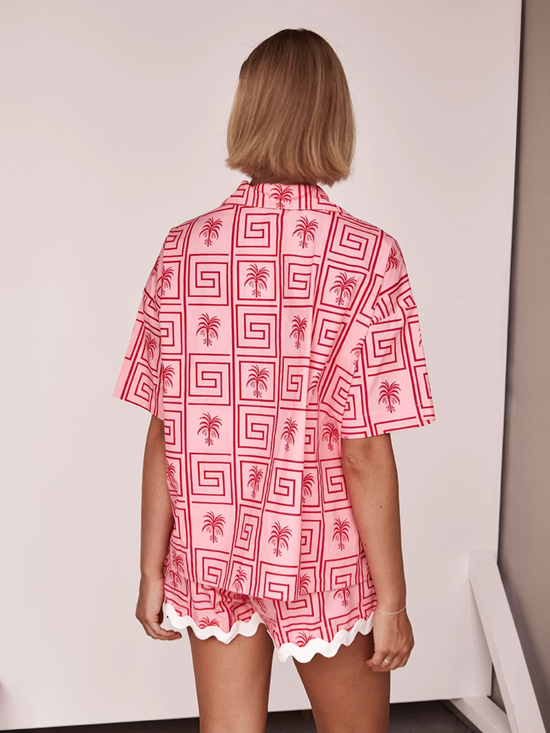 Μοντέρνο καλοκαιρινό σετ για άνετες και κομψές καλοκαιρινές μέρες