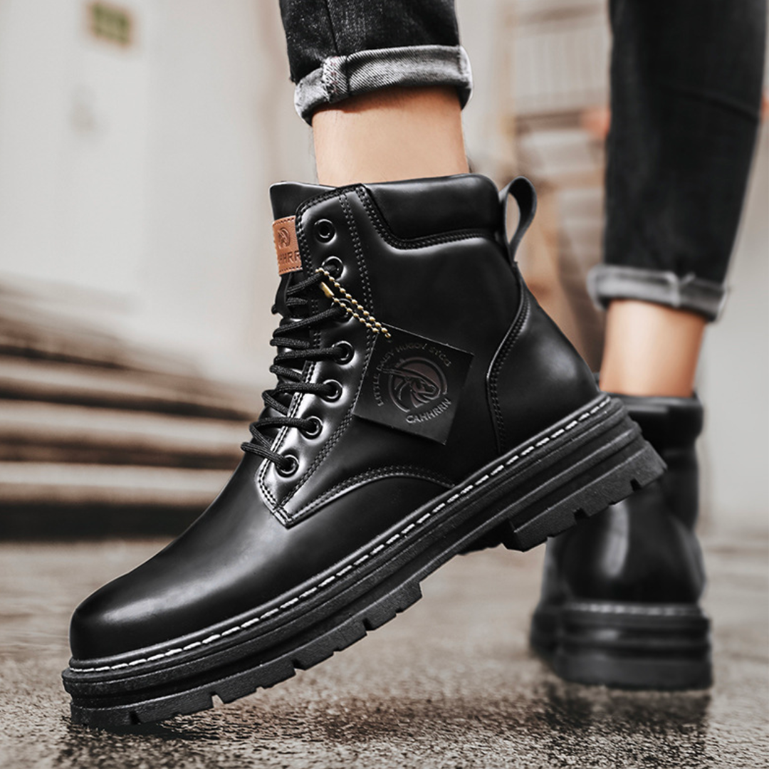 Premium winter boots for men with laces and non-slip sole
