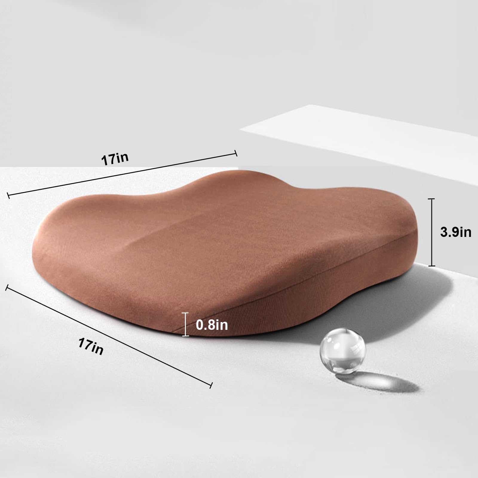 Brun ergonomisk sædepude med kurvet design, måler 17x17x3,9 tommer. Komfortabel siddeoplevelse, ideel til kontorstole og hjemmekontor.