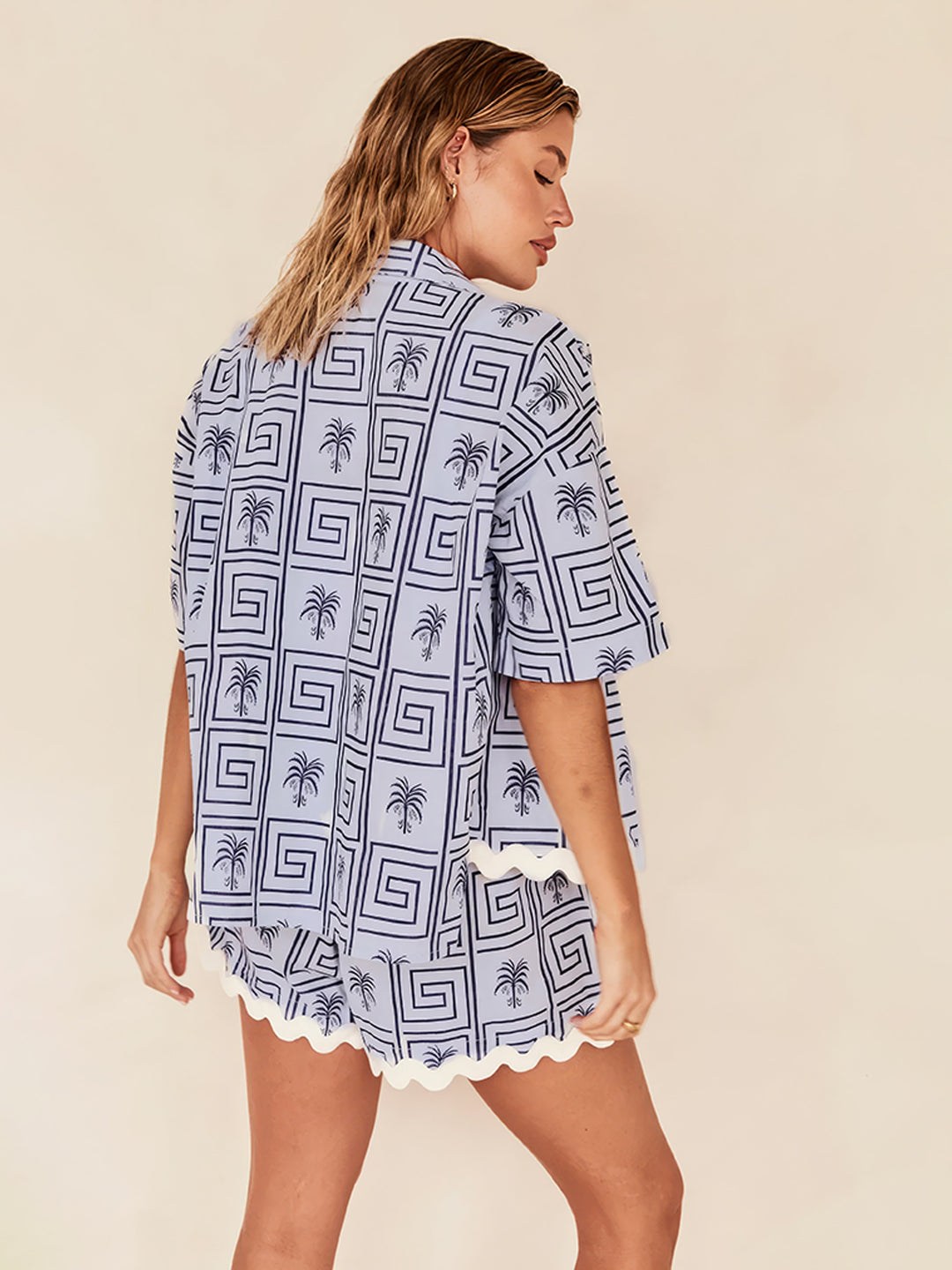 Μοντέρνο καλοκαιρινό σετ για άνετες και κομψές καλοκαιρινές μέρες