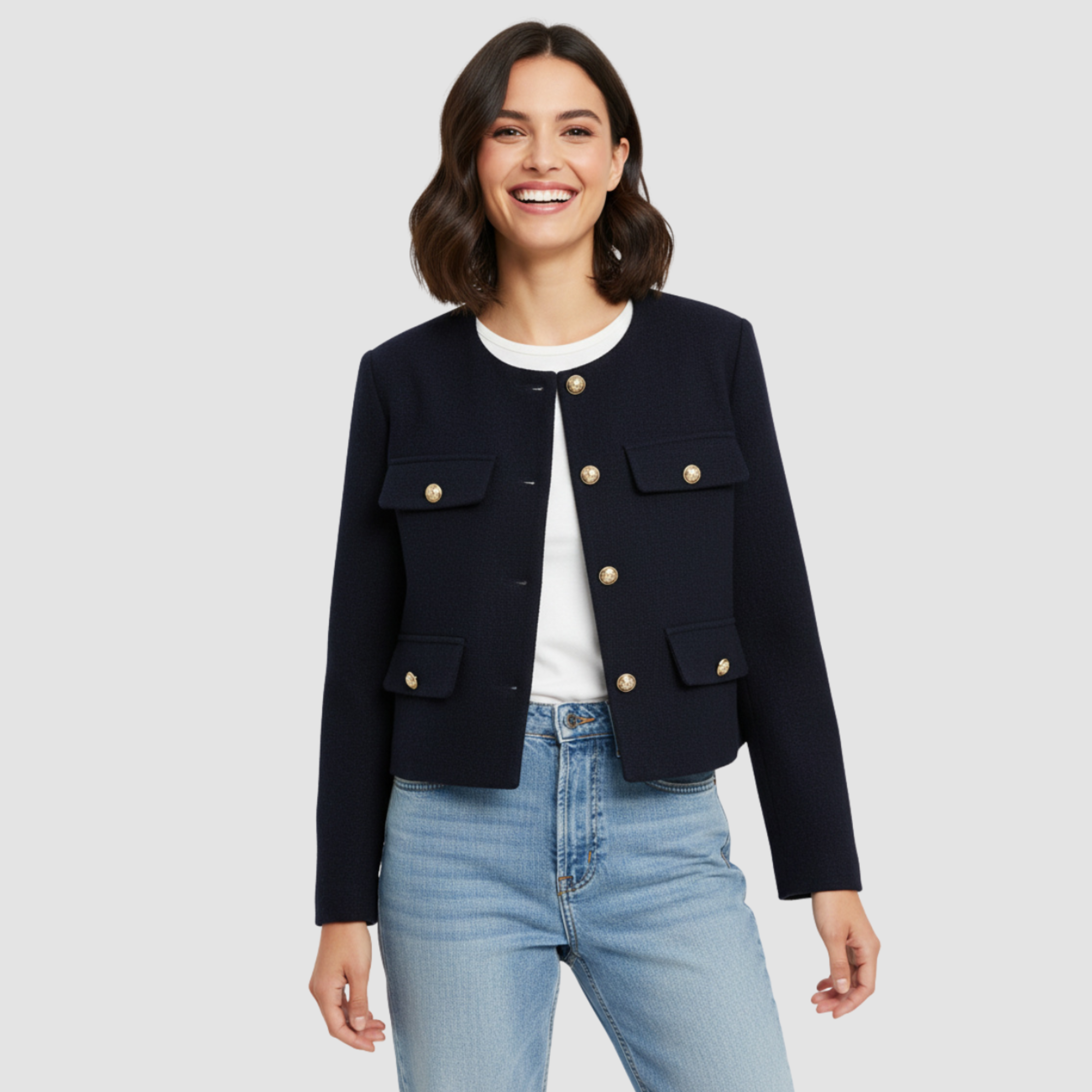 Kort blazer til kvinder med elegante guldknapper og struktureret pasform