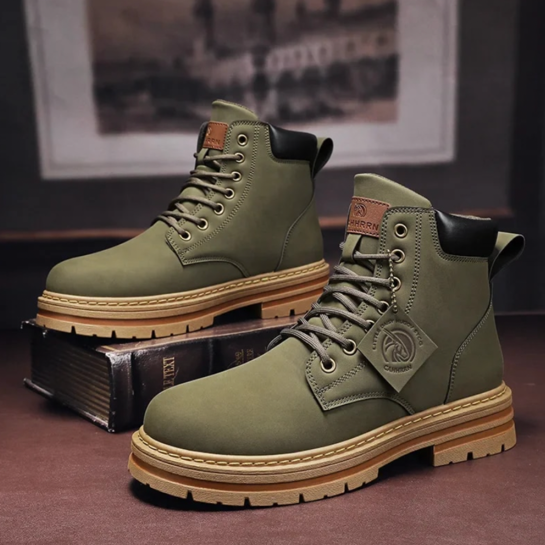 Premium winter boots for men with laces and non-slip sole