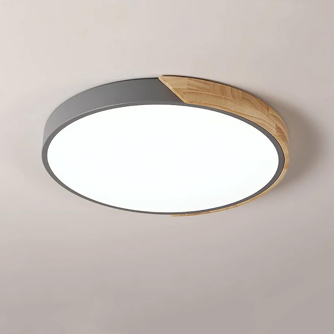 Moderne rund loftlampe i træ og metal, minimalistisk design, energibesparende LED, ideel til stue eller soveværelse, skandinavisk stil.