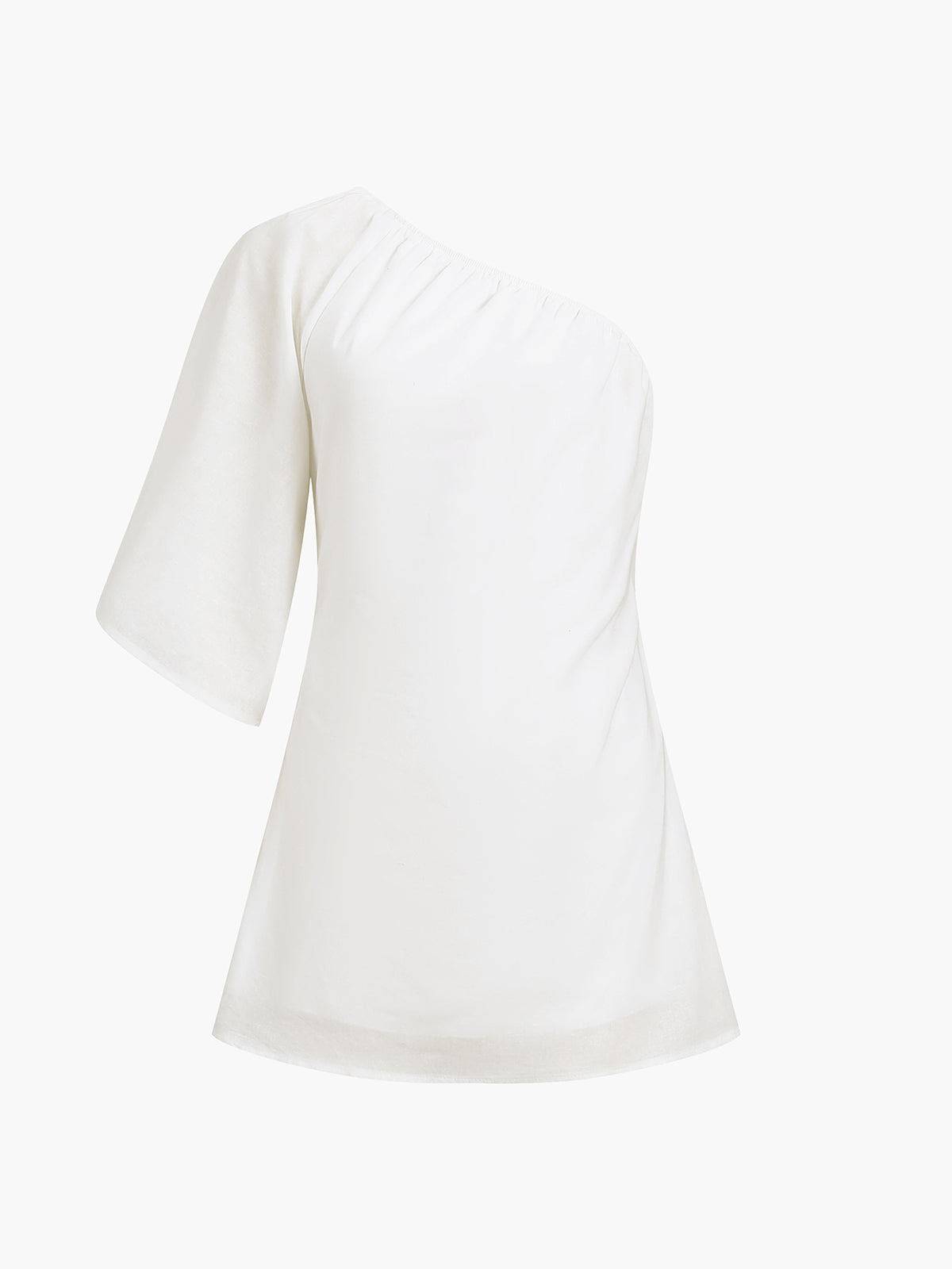 Hvid asymmetrisk bluse med én skulder og kort ærme. Moderne design, perfekt til sommermode. Ideel til stilfulde, afslappede outfits.