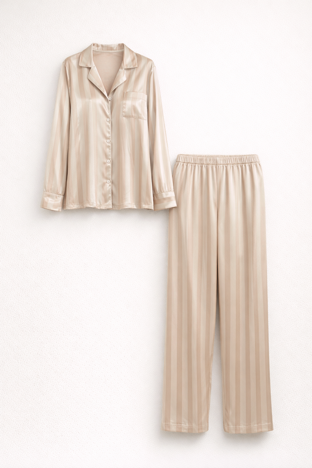 Ensemble en satin pour femmes avec haut et pantalon long au design élégant