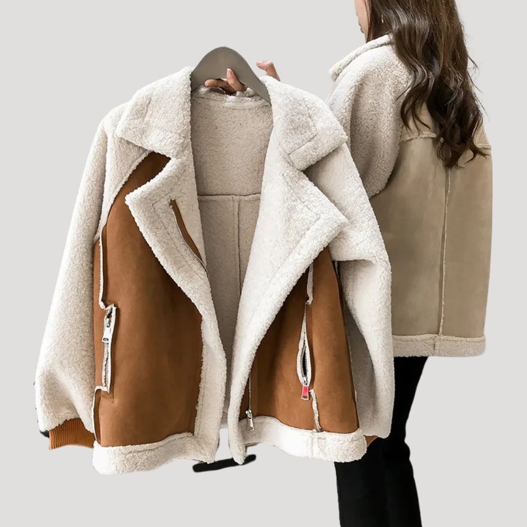 Beige og brun shearling jakke med lynlåse, set forfra og bagfra. Trendy vinterjakke til kvinder, varm og stilfuld. Perfekt til koldt vejr.