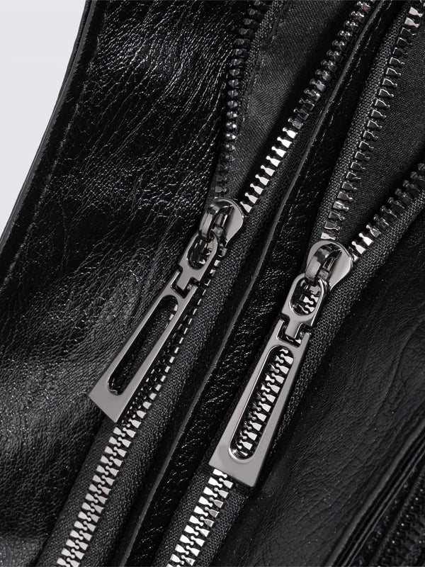 Sort læderjakke med sølv lynlåse, tæt på. Høj kvalitet, moderne design, stilfuldt tilbehør. Perfekt til modebevidste.