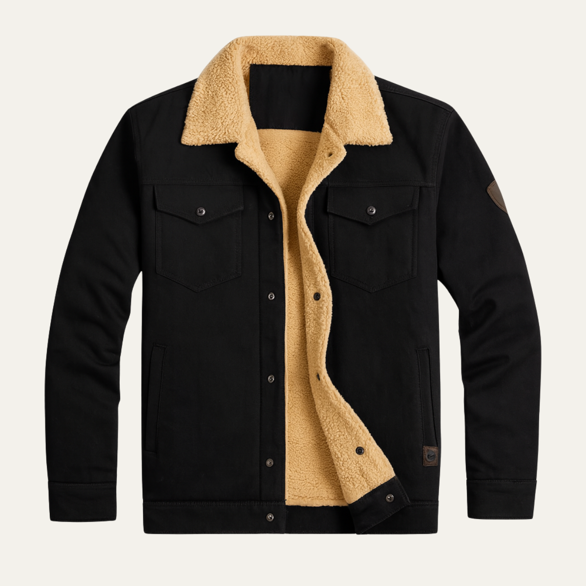 Sort jakke med beige teddyfor, knaplukning og brystlommer. Perfekt til vintermode og herretøj. Stilfuld og varm jakke til kolde dage.