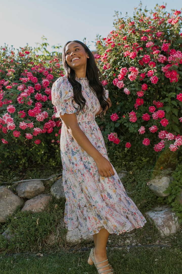 Vestido midi Cordelia para mulheres com estampa floral e corpete franzido | Arejado, feminino e adequado para gravidez