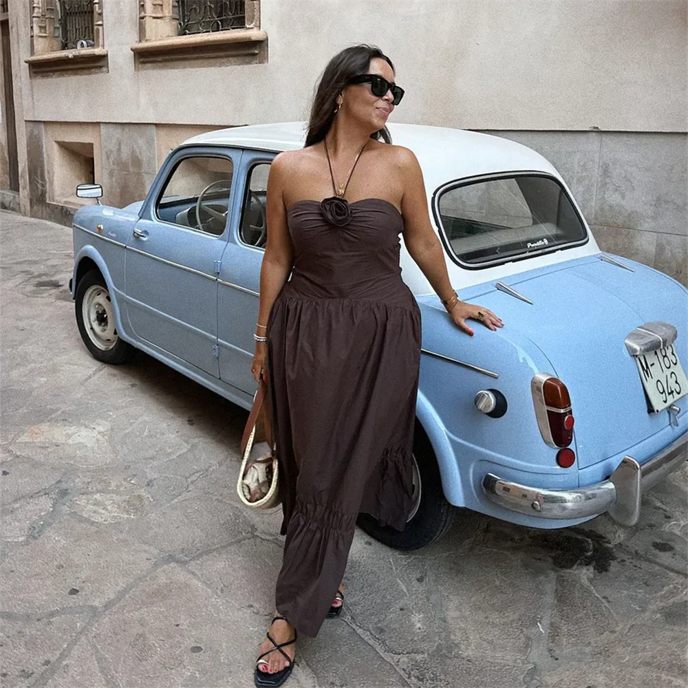 Veloria | Κοντομάνικο καλοκαιρινό μάξι φόρεμα με halterneck και λουλουδάτες λεπτομέρειες