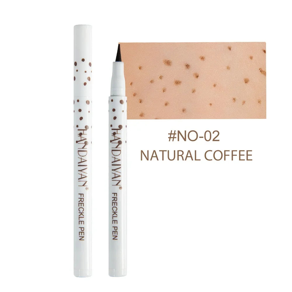 Landavan fregnepen i farven Natural Coffee, designet til at skabe naturlige fregner. Perfekt til makeup-entusiaster, der ønsker et naturligt look.