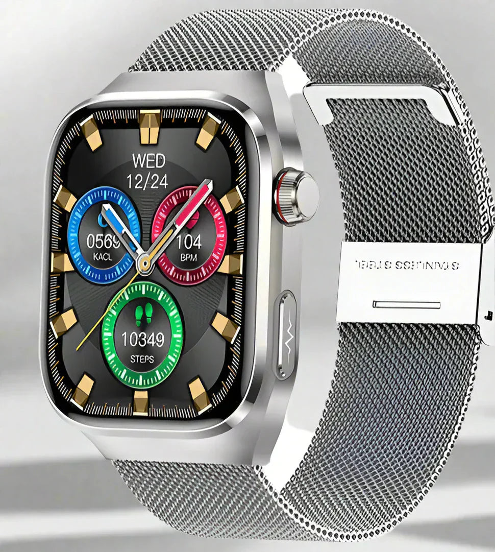 Sølv smartur med firkantet urskive, farverige aktivitetsmålere og metalrem. Viser dato, kalorier, puls og skridt. Moderne teknologi til fitness.