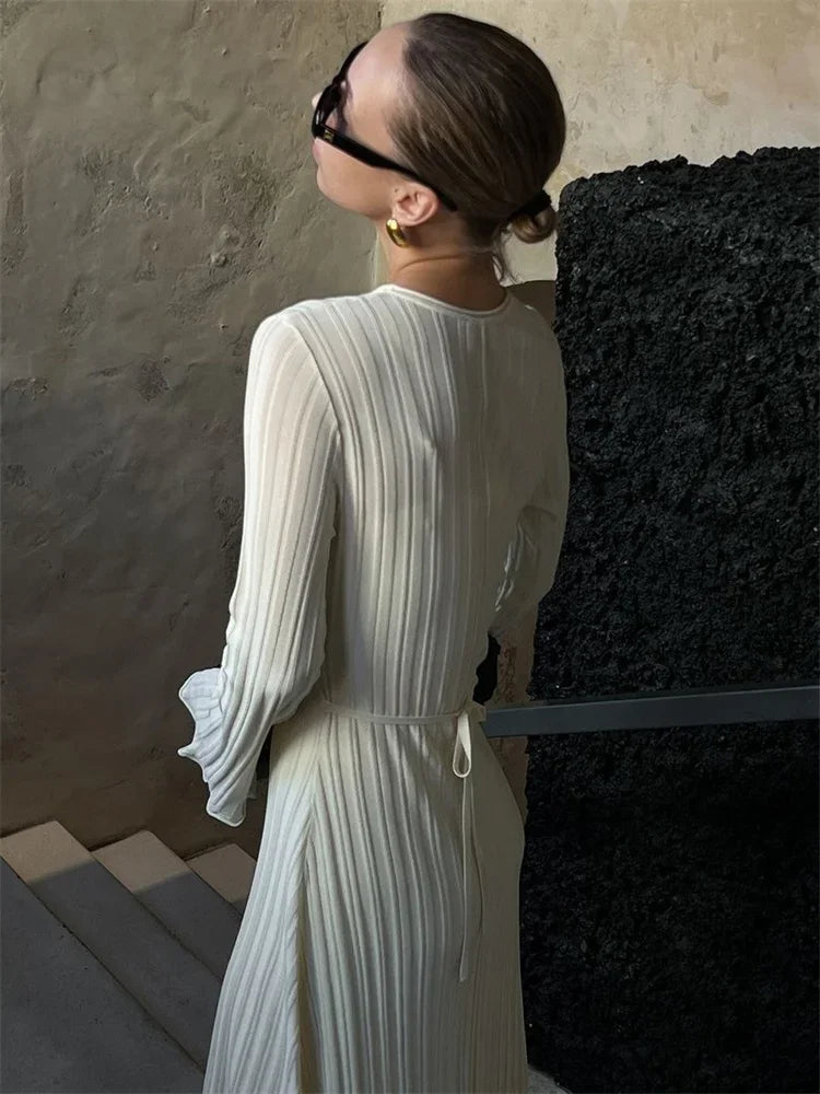 Ιζαμπέλ Μινιμαλιστικό μακρύ φόρεμα με ψηλό λαιμό και φαρδιά μανίκια | Κομψότητα και άνεση