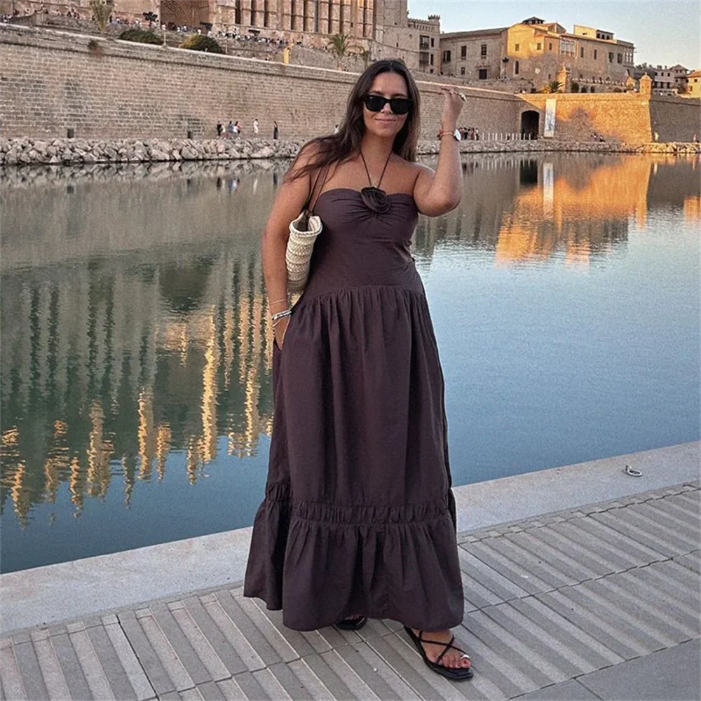 Veloria | Κοντομάνικο καλοκαιρινό μάξι φόρεμα με halterneck και λουλουδάτες λεπτομέρειες