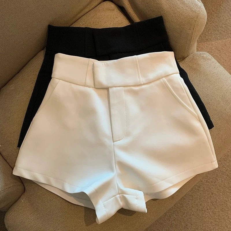 Elegant shorts for women with high waist and structured fit