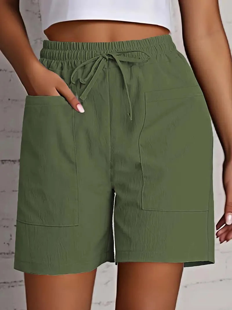 Grønne shorts til kvinder med elastisk talje og lommer, komfortabelt design, perfekt til sommermode og afslappet stil.