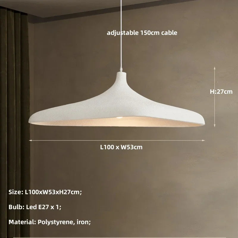 Moderne hvid pendellampe med justerbar 150 cm kabel, L100xW53xH27 cm, LED E27 pære, lavet af polystyren og jern. Ideel til stilfuld belysning.