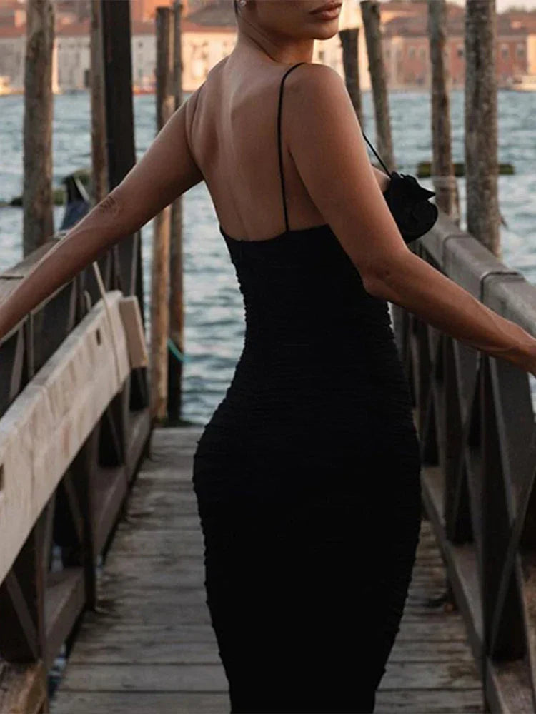 Ava | Κομψό φόρεμα κοκτέιλ | Λεπτομέρειες με λουλούδια & ραμμένη εφαρμογή