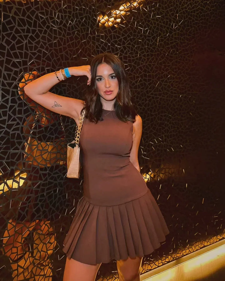 Olivia Trendy φόρεμα με στρογγυλή λαιμόκοψη και πλισέ φούστα | Élégance Moderne