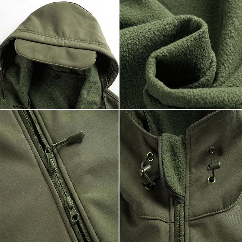 Grøn fleecejakke med hætte, lynlåsdetaljer og justerbare snore. Tæt på visning af stoftekstur og funktionelle elementer. Outdoor beklædning.