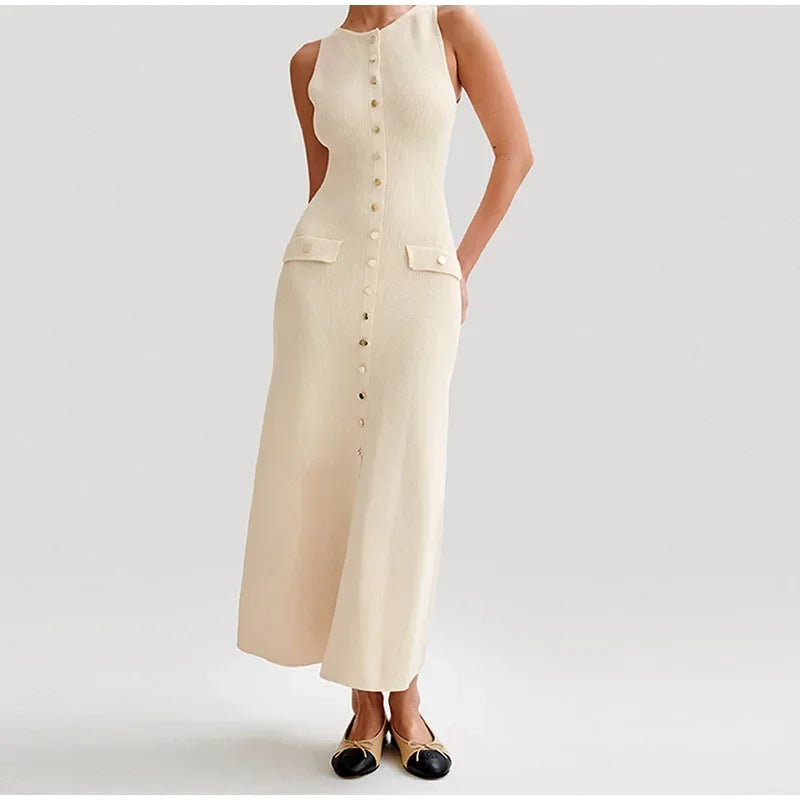 Élodie | Μακρύ πλεκτό φόρεμα με χρυσά κουμπιά και κομψές τσέπες