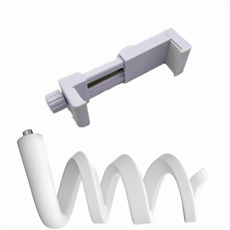 Hvid spiralformet dejkrog og justerbar skruetvinge til køkkenmaskine, ideel til bagning og madlavning. Robust design, nem montering.