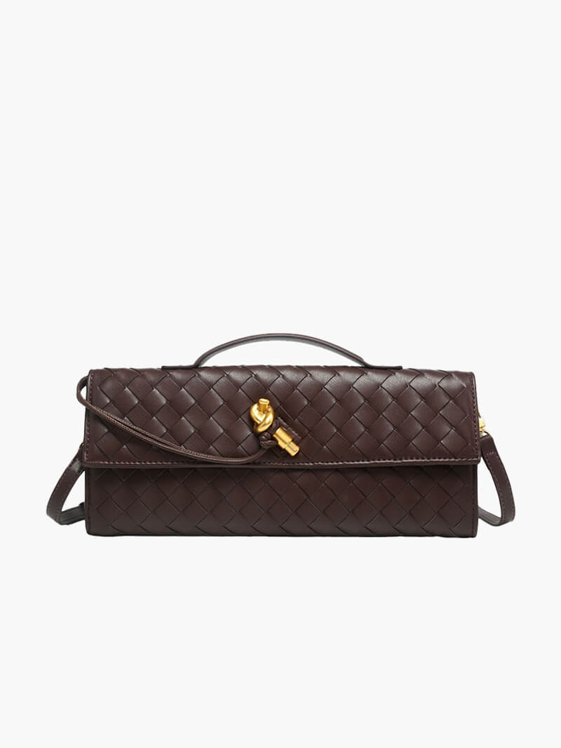 Mørkebrun Bottega Veneta taske i flettet læder med gulddetaljer, elegant design, luksusmode, håndtaske til kvinder, stilfuldt tilbehør.