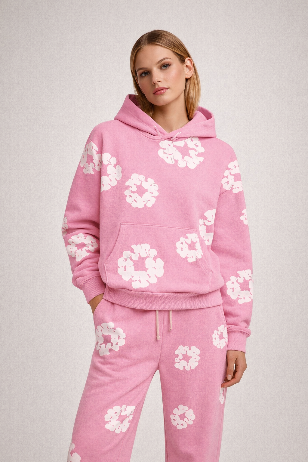 Pink Women's loose-fit tracksuit with floral design for winter use