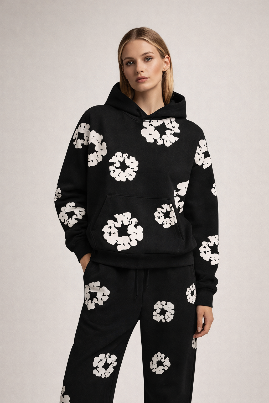 Black Women's loose-fit tracksuit with floral design for winter use