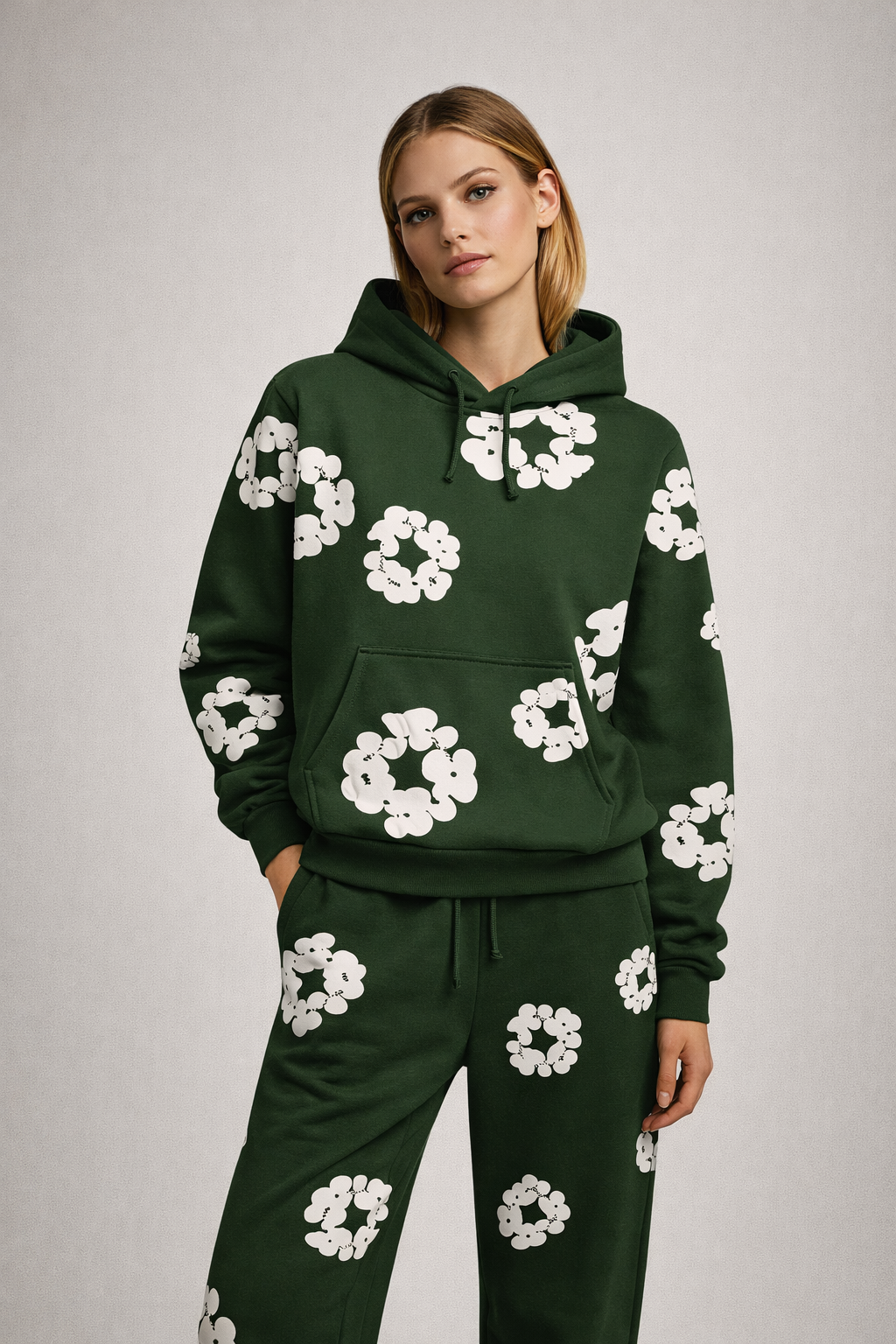 Green Women's loose-fit tracksuit with floral design for winter use