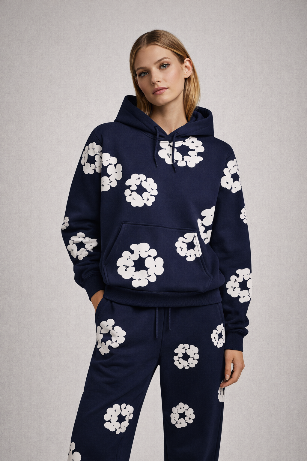 Blue Women's loose-fit tracksuit with floral design for winter use