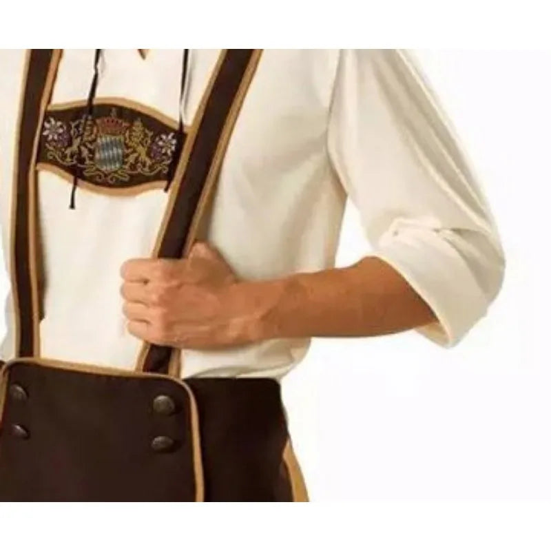 Mand iført traditionel bayersk lederhosen med broderet skjorte. Oktoberfest tøj, tysk kultur, folkedragt.