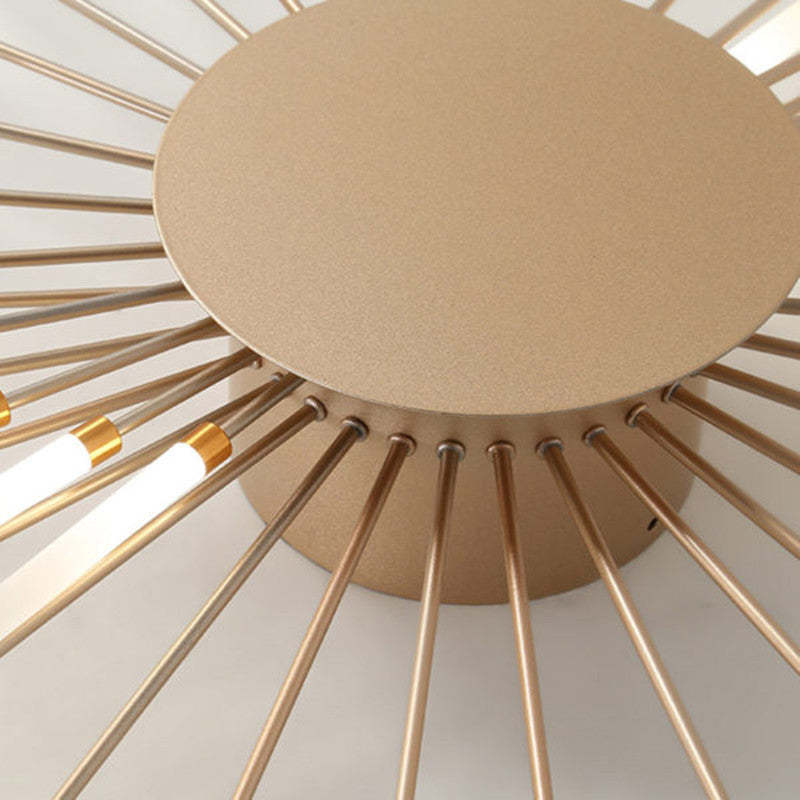 Guldfarvet moderne loftlampe med stjernemønster, LED-lys og minimalistisk design. Perfekt til stilfuld belysning i hjemmet.