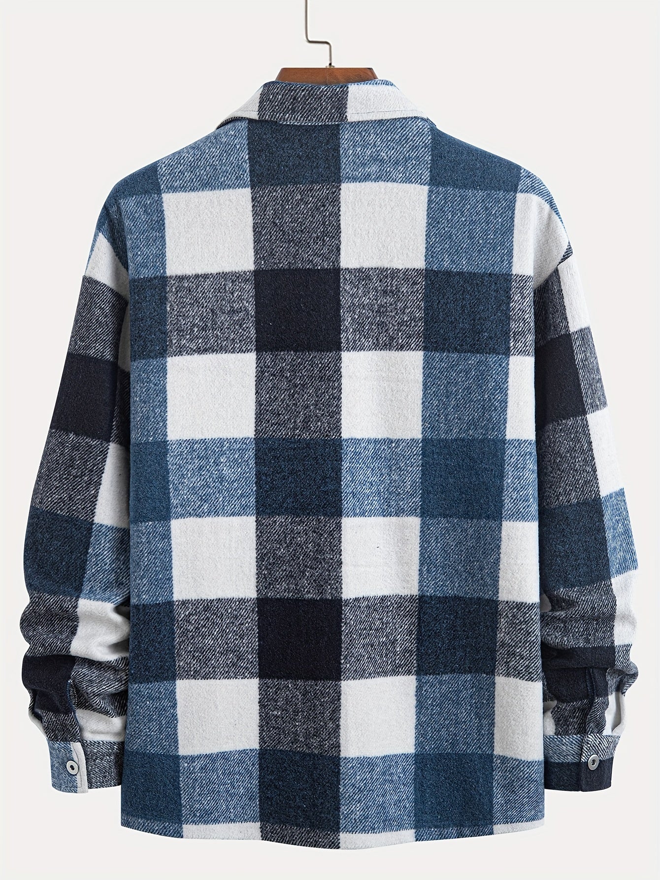 Blå og hvid ternet flannel skjorte set bagfra, langærmet, klassisk design, velegnet til casual herremode, efterår og vinter garderobe.
