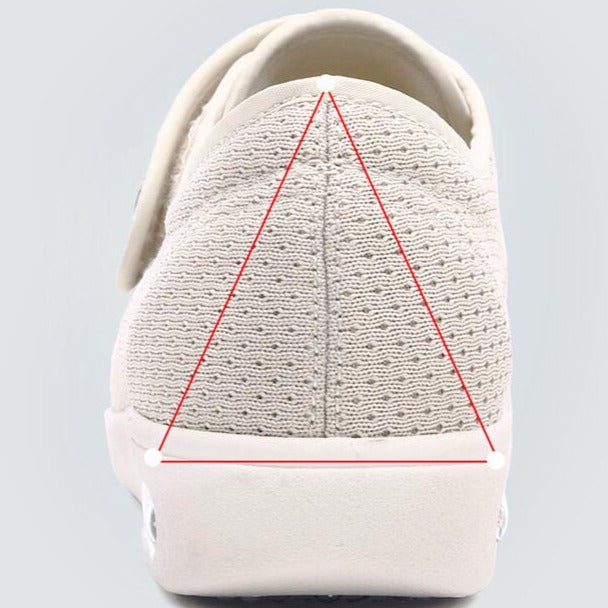 Beige sneaker set bagfra med trekantet linjeillustration, der viser symmetri og design. Komfortabelt fodtøj, moderne stil, casual sko.